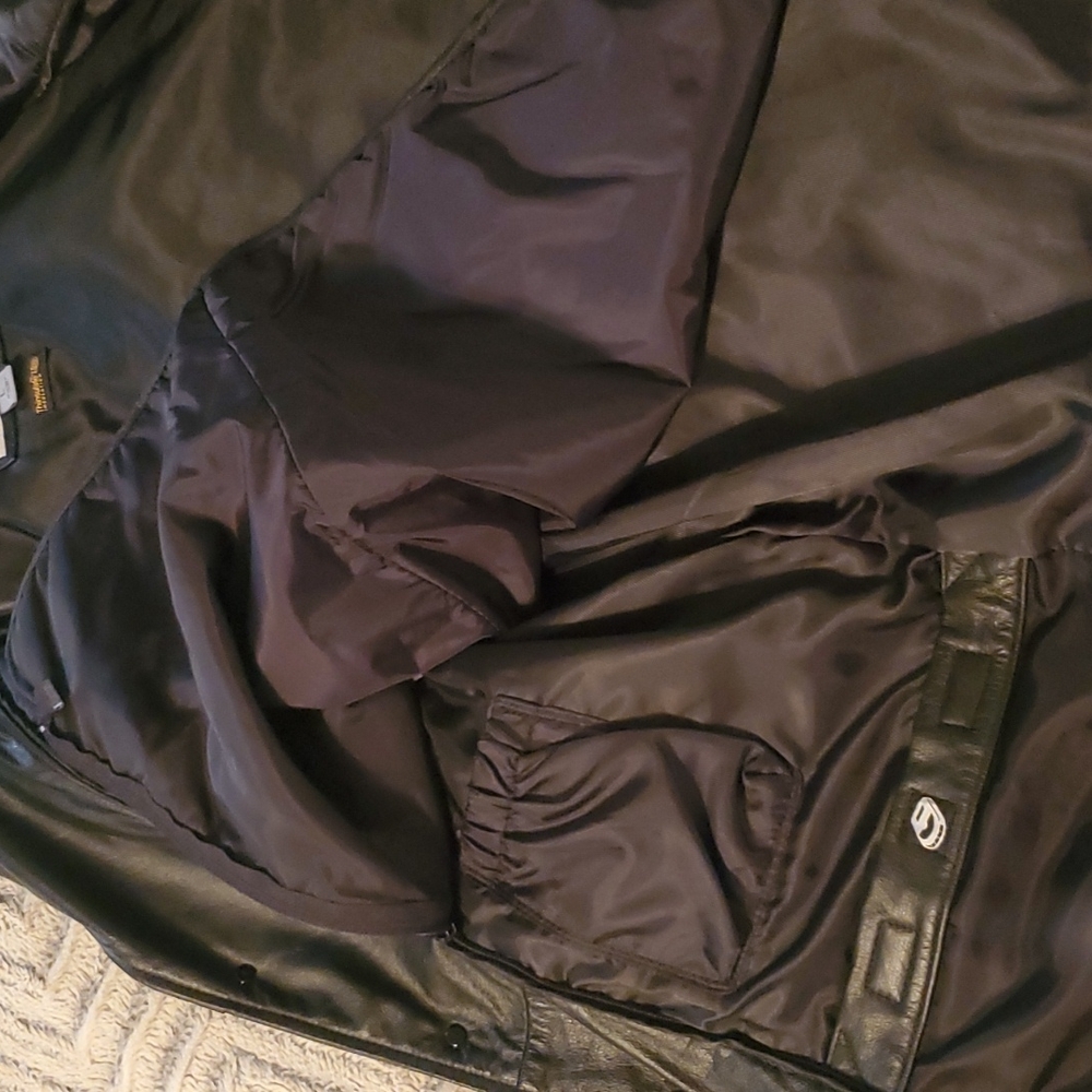 Leather jacket - Picture 4 of 4